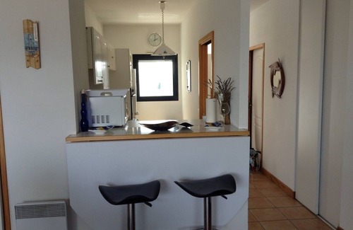 La Rochelle City Centre Apartment | Apartment 'Les 2 Tours La Rochelle' with Balcony and Wi-Fi