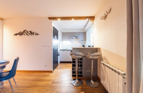 Albertville Apartment | Apartment 'Les Cèdres Bleus' with Mountain View and Balcony