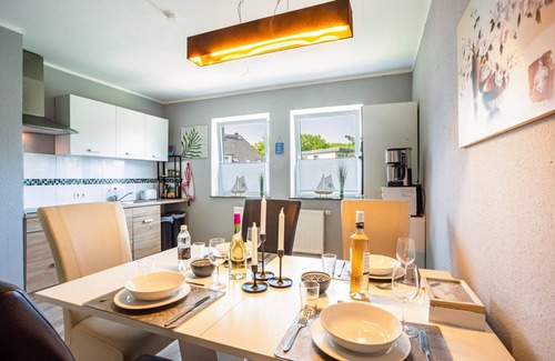 Heppens Apartment | Apartment "Liebevoll Eingerichtete Wohnung" with Wi-Fi