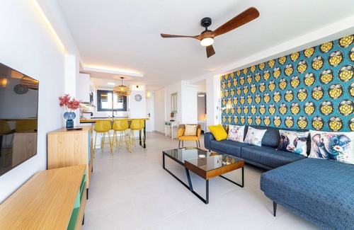 La Garrofa Apartment | Apartment 'Los Acantilados' with Sea View, Shared Pool and Wi-Fi