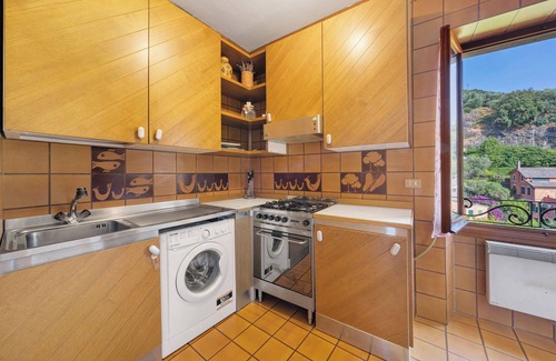 Bonassola Apartment | Apartment 'Luca Via Gavazzo 18' with Sea View and Shared Garden
