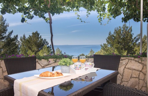 Ivan Dolac Apartment | Apartment Luka