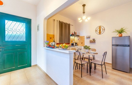 Vlachopoulatika Apartment | Apartment 'Maestro' with Shared Terrace, Wi-Fi and Air Conditioning