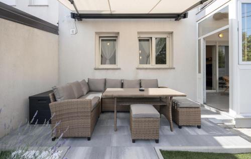 Sarsoni Apartment | Apartment Magic Moments