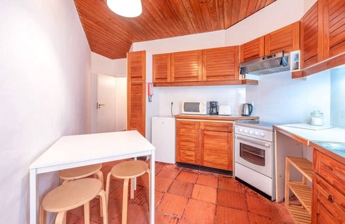 Praia das Macas Apartment | Apartment 'Mar E Serra I' with Balcony and Wi-Fi