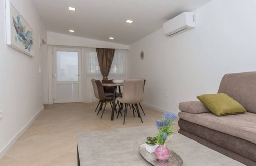 Donja luka Apartment | Apartment Mari - 40m from the beach: A6(4+2) - Makarska, Riviera Makarska, Croatia