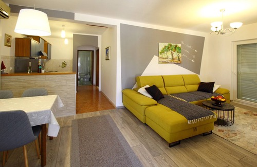 Cilipi Apartment | Apartment Marita - One Bedroom Apartment with Balcony
