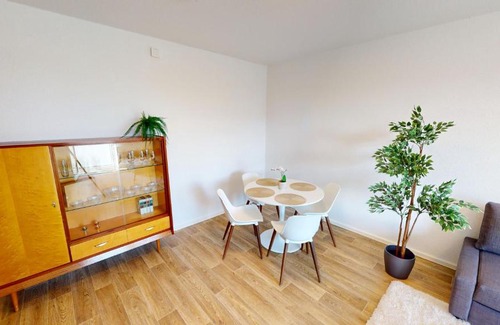 Morgenleite Apartment | Apartment mit bodengleicher Dusche, 170m bis zur Haltestelle Linie 5, WLAN