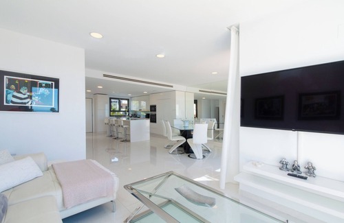 New Golden Mile Apartment | Apartment 'Modern 3 Bed, Sea View and Pool' with Shared Pool, Wi-Fi and Air Conditioning