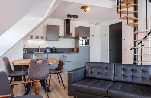 Offingawier Villa | Apartment near Sneekermeer water sports