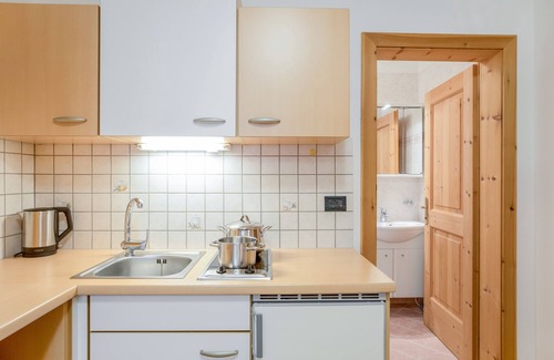 Colfosco Apartment | Apartment near the ski slopes with Wi-Fi, garden and terrace