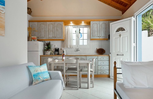 Panormos Apartment | Apartment 'No 5' with sea view, Wi-Fi and air conditioning