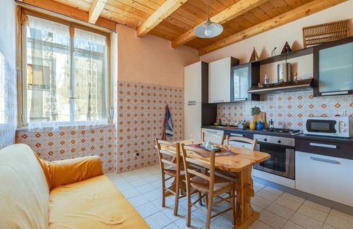 Bosa Historic Centre Apartment | Apartment 'Paradibosa' with Private Garden and Balcony