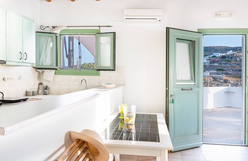 Sikinos Apartment | Apartment 'Paros' Pet-Friendly with Sea View, Hot Tub & Wi-Fi