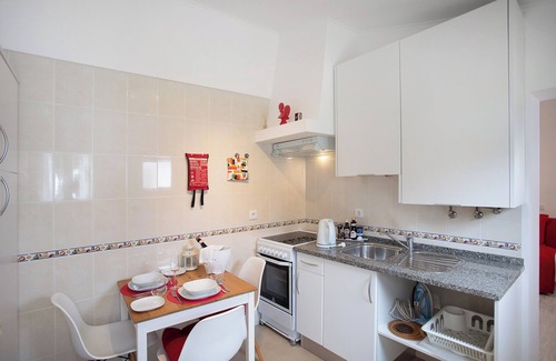 Banzao Apartment | Apartment 'Páteo Da Várzea 5' with Shared Garden and Wi-Fi