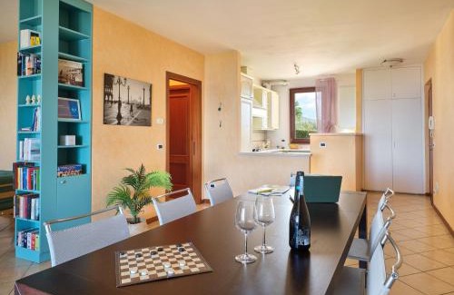 Calmasino Apartment | APARTMENT PERLA DEL GARDA - Regarda Travel