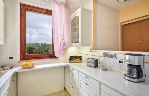 Calmasino Apartment | APARTMENT PERLA DEL GARDA - Regarda Travel