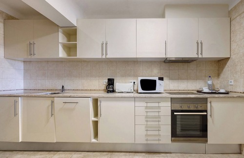 Estombar Apartment | Apartment Pestana Gramacho Residence T1 with Mountain View, Balcony & Wi-Fi
