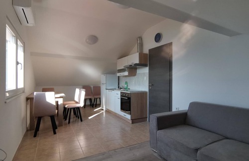 Susica Apartment | Apartment Porat in Ugljan with Garden and Terrace