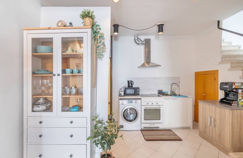 Arenys de Mar Apartment | Apartment 'Portblanc' with Balcony, Wi-Fi and Air Conditioning