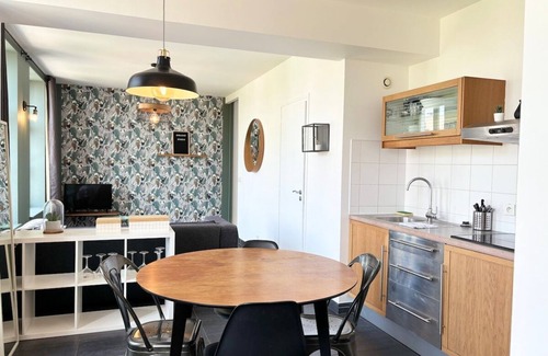 Old Lille Apartment | Apartment-Private Bathroom