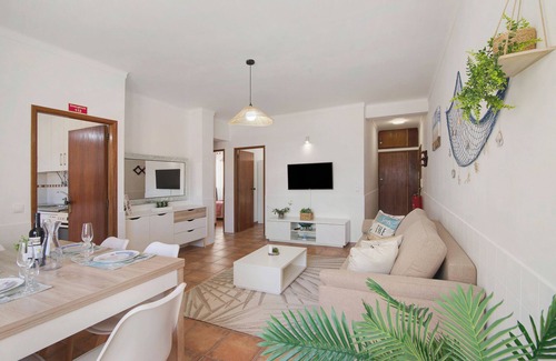 Vila Real Santo Antonio Apartment | Apartment 'Refúgio Do Mar' with Balcony, Wi-Fi and Air Conditioning