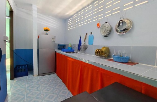 San Pa Thong Apartment | Apartment Room with Full Kitchen
