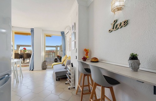 Salou City Centre Apartment | Apartment 'Salou Beach' with Sea View, Wi-Fi and Air Conditioning