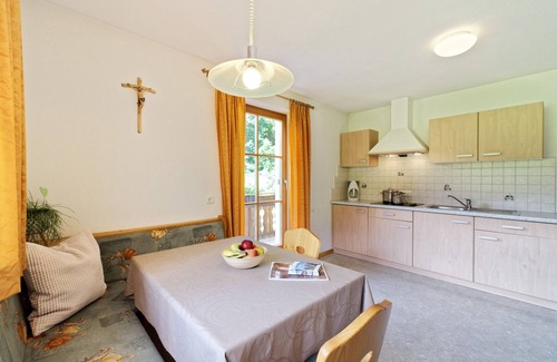 Racines Apartment | Apartment 'Saxenle' with Mountain View, Shared Garden and Wi-Fi