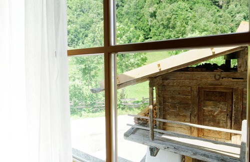 Racines Apartment | Apartment 'Schupfe' with Mountain View, Shared Garden and Wi-Fi