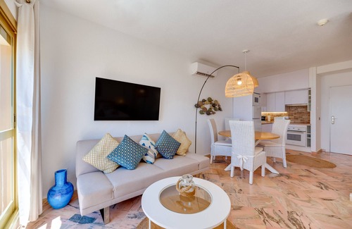 Nikki Beach Apartment | Apartment 'Sea Front Beach Studio' with Sea View, Wi-Fi and Air Conditioning