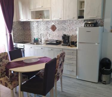 Skaljari Apartment | Apartment Sea View