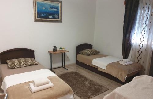 Skaljari Apartment | Apartment Sea View