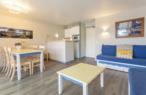 Treboul Apartment | Apartment 'Sea View on the Beach' with Sea View, Shared Pool and Wi-Fi