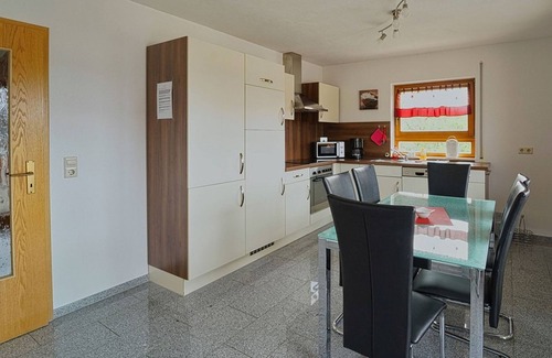 Sipplingen Apartment | Apartment 'Seeblick' with Balcony and Wi-Fi