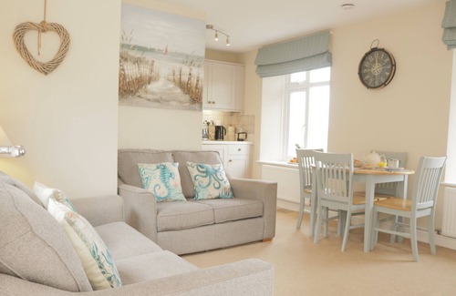 Thurlestone Apartment | Apartment set in stunning grounds with coastal views & access to coastal paths