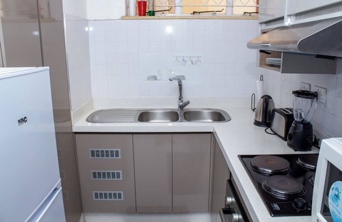 Harare Apartment | Apartment Sleeps 4, 2 Baths, Free Parking