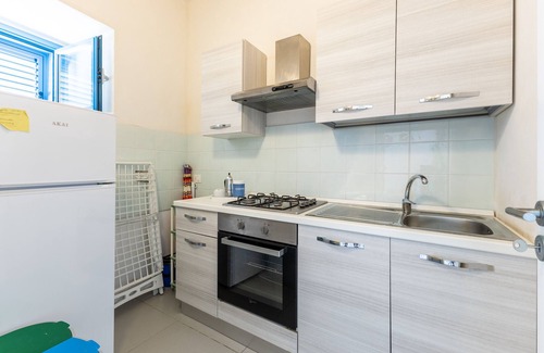 Punta Braccetto Apartment | Apartment 'Solen' with Shared Terrace, Wi-Fi and Air Conditioning