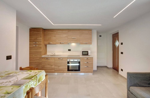 Trepalle Apartment | Apartment 'Stefan Trepalle' with Mountain View, Shared Garden and Wi-Fi