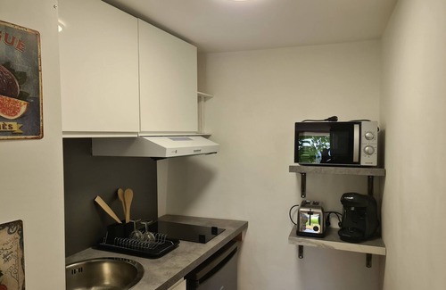 Carnoules Apartment | Apartment 'Studio Romance' with Mountain View, Shared Pool and Wi-Fi
