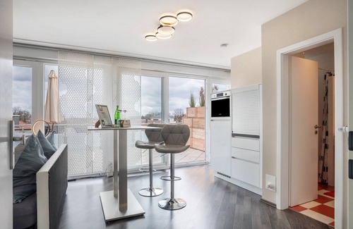 Region Hannover District Apartment | Apartment "Studio" with direct Lake View, Balcony & Wi-Fi