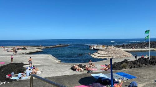 Praia da Vitoria Apartment | Apartment T2 1st floor Pools Porto Martins