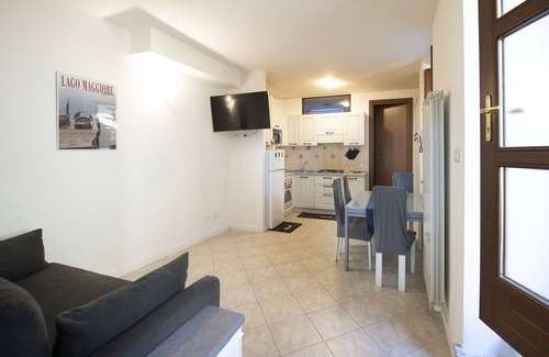 Pallanza Apartment | Apartment the burchiello | 300 meters from the lake | with garage
