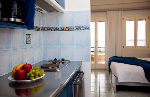Logaras Apartment | Apartment 'The Icarian Double Room' with Sea View, Wi-Fi and Air Conditioning