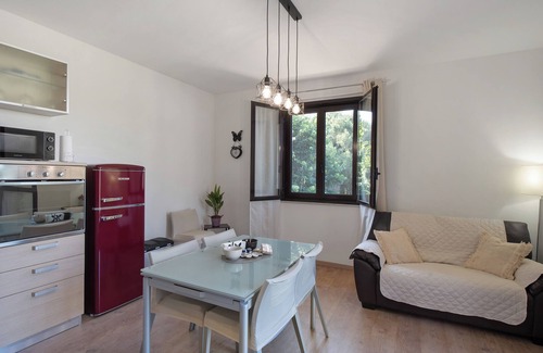 Cisano sul Neva Apartment | Apartment 'Tra Monti E Mare' with Mountain View, Wi-Fi and Air Conditioning