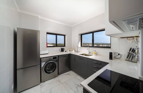 Vilamoura Apartment | Apartment "Tropicana" with Shared Pool & Wi-Fi