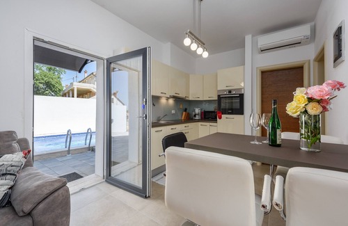 Kukci Apartment | Apartment Vedran with heated pool in Poreč, Istria