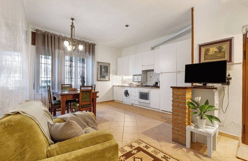 San Zeno Apartment | Apartment 'Via T Da Vico 11' with Shared Garden, Wi-Fi and Air Conditioning