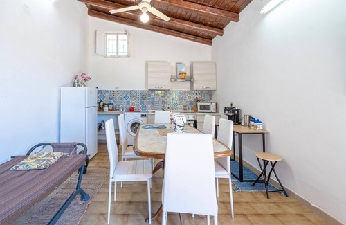 Noto Marina Apartment | Apartment 'Villa Dünya Ospitalità Siciliana' with Private Pool, Terrace and Air Conditioning