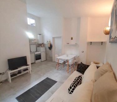 Petrovac Apartment | Apartment White